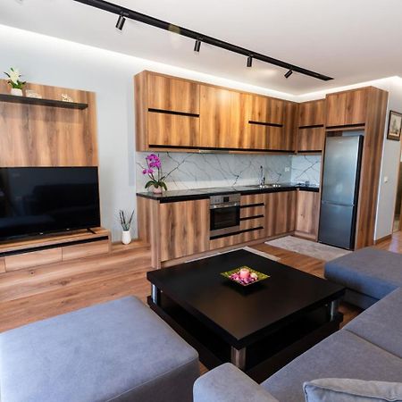 Roel Apartments Sarandë エクステリア 写真