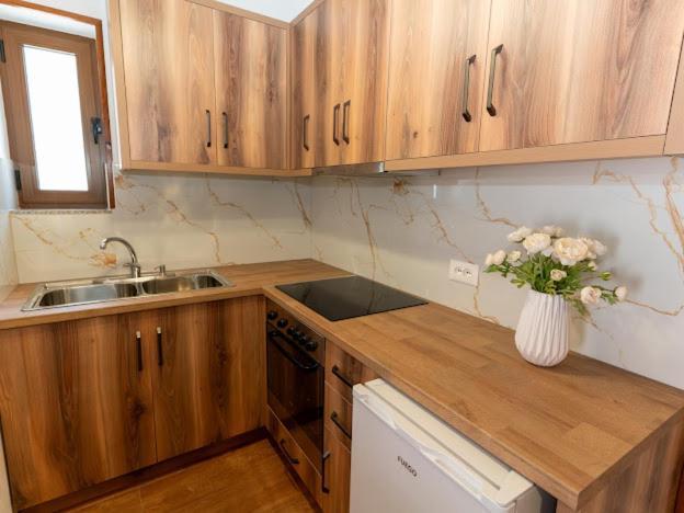 Roel Apartments Sarandë エクステリア 写真