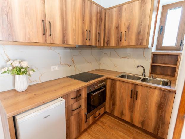 Roel Apartments Sarandë エクステリア 写真