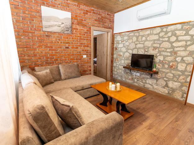 Roel Apartments Sarandë エクステリア 写真