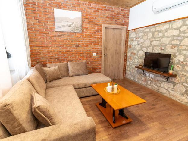 Roel Apartments Sarandë エクステリア 写真