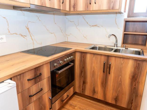 Roel Apartments Sarandë エクステリア 写真