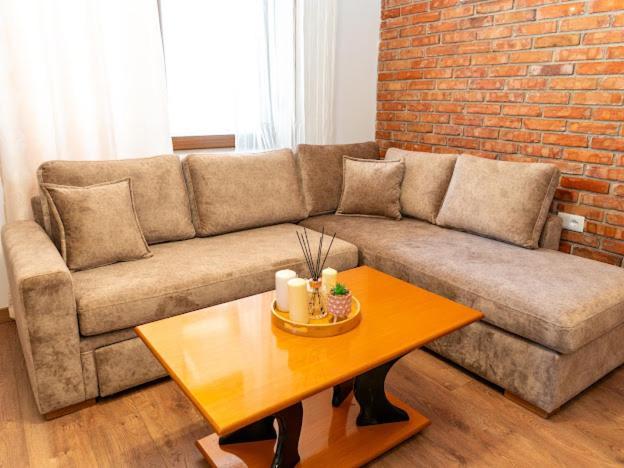 Roel Apartments Sarandë エクステリア 写真