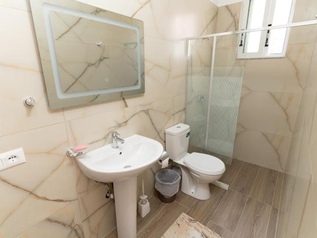 Roel Apartments Sarandë エクステリア 写真