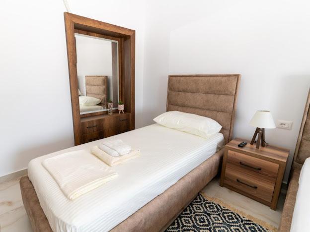 Roel Apartments Sarandë エクステリア 写真