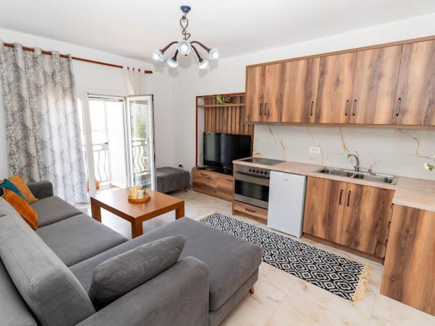 Roel Apartments Sarandë エクステリア 写真