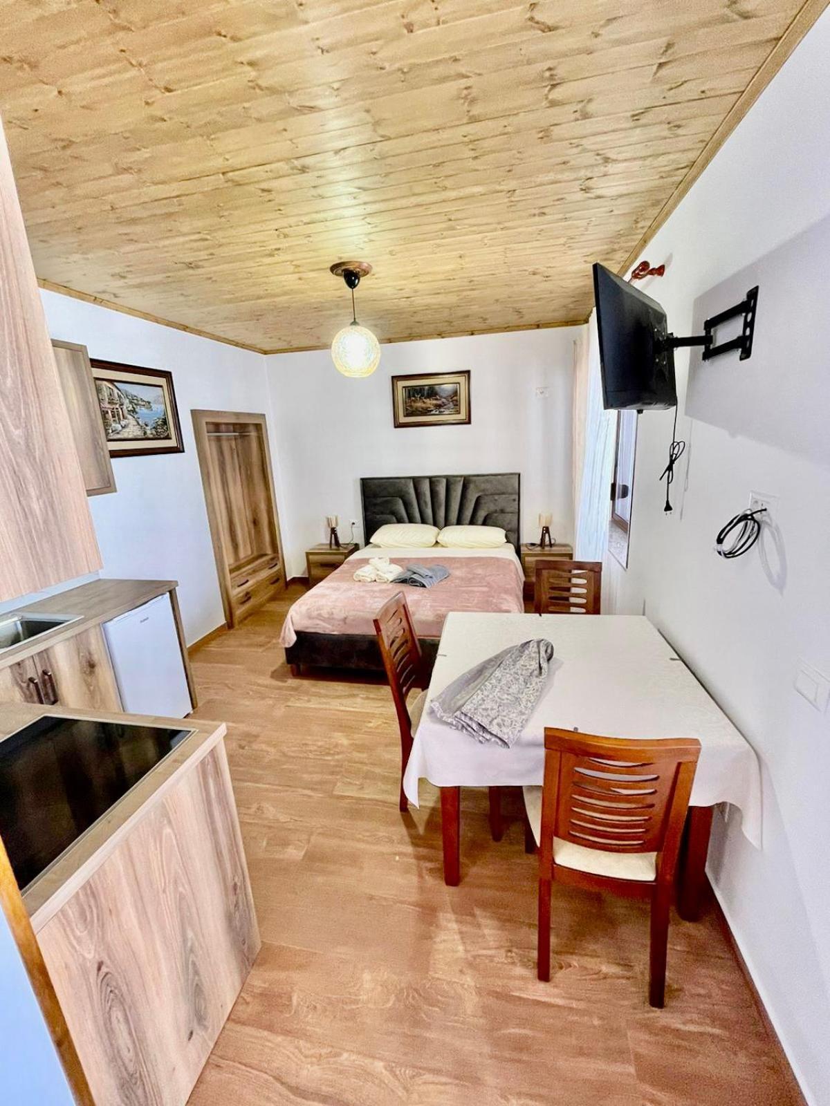 Roel Apartments Sarandë エクステリア 写真