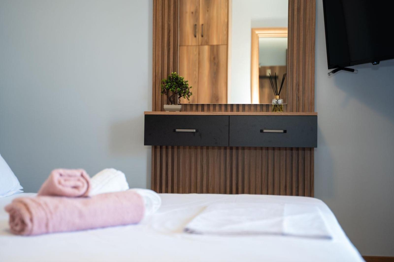 Roel Apartments Sarandë エクステリア 写真