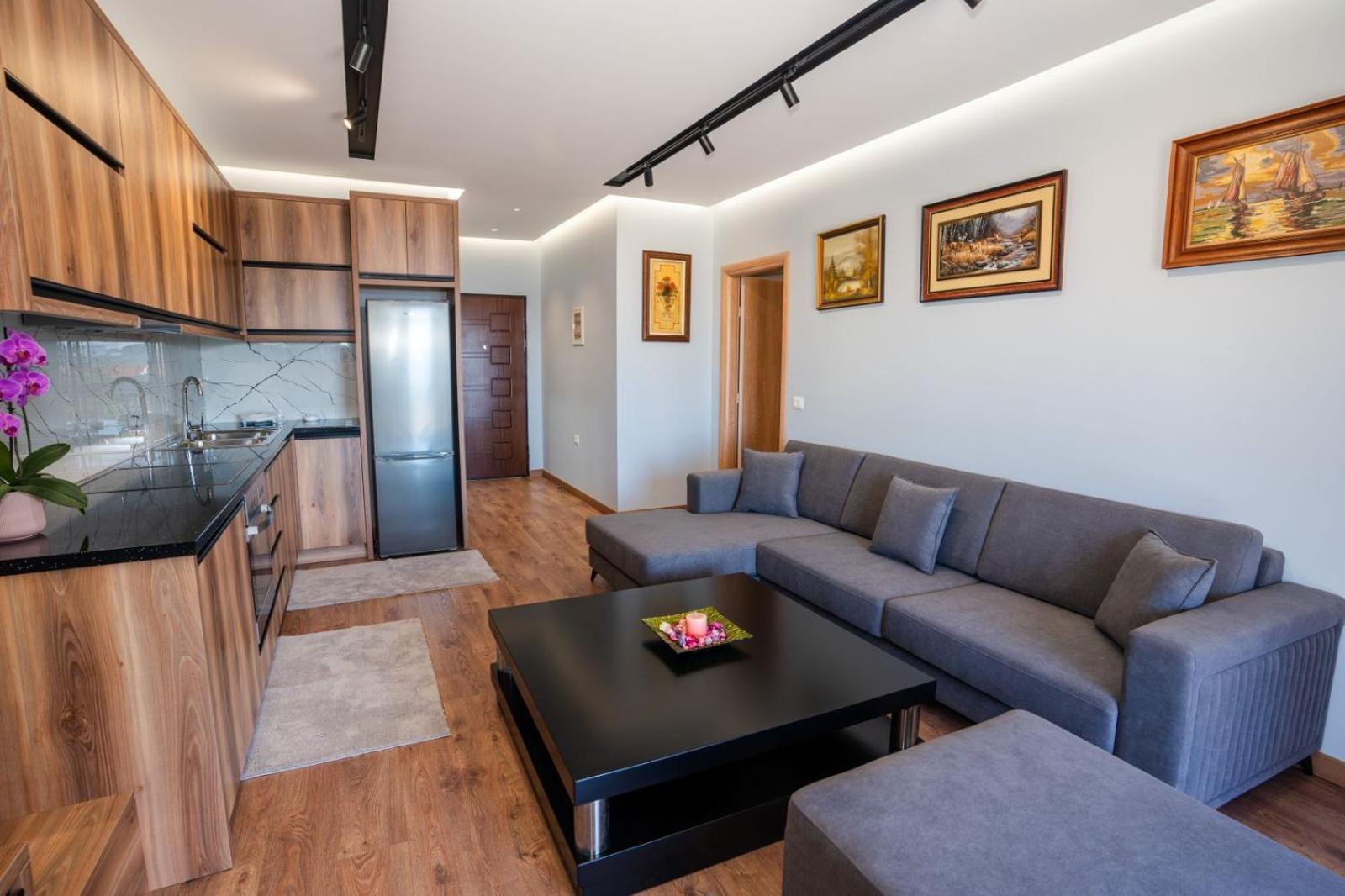 Roel Apartments Sarandë エクステリア 写真
