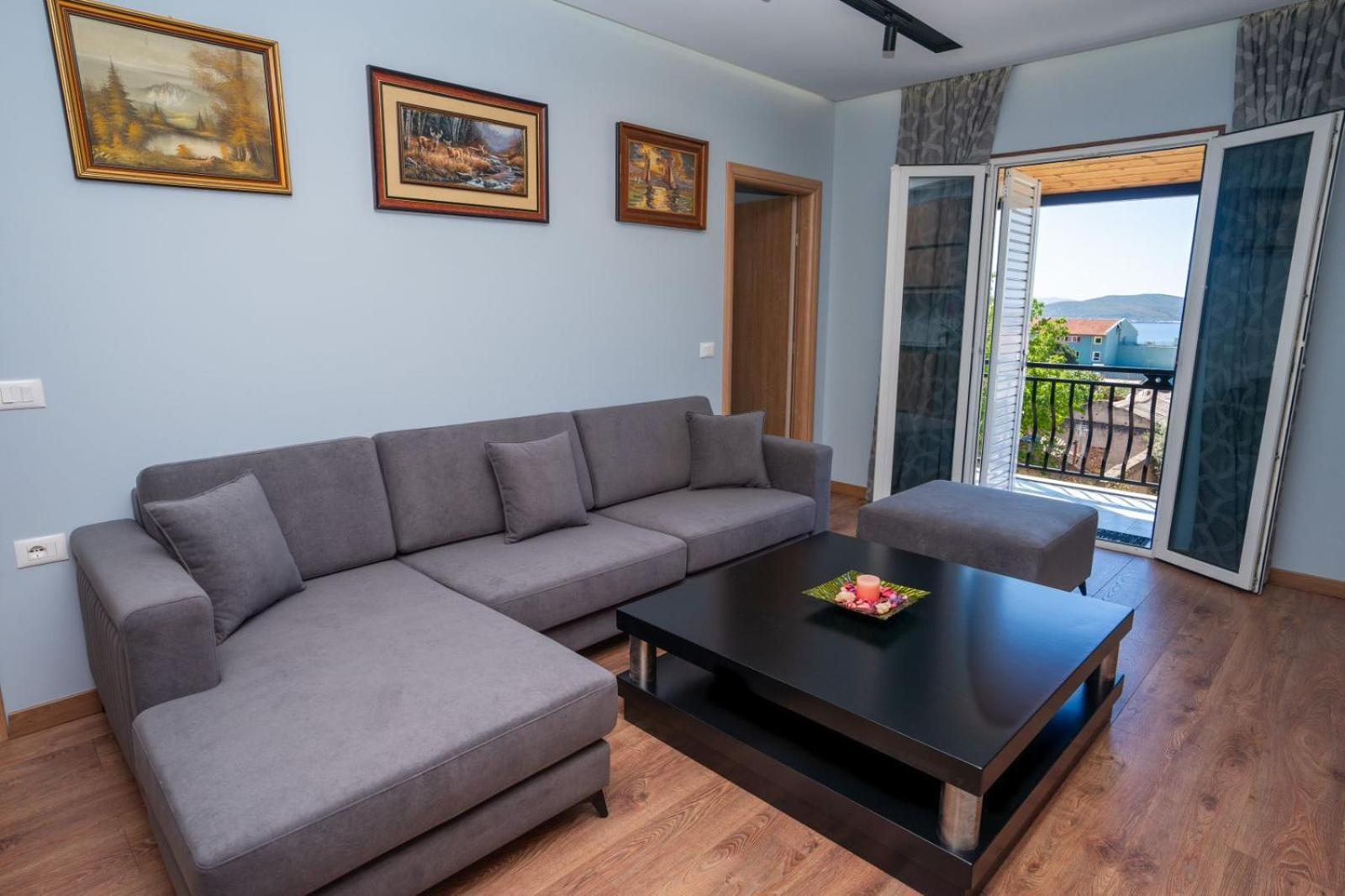 Roel Apartments Sarandë エクステリア 写真
