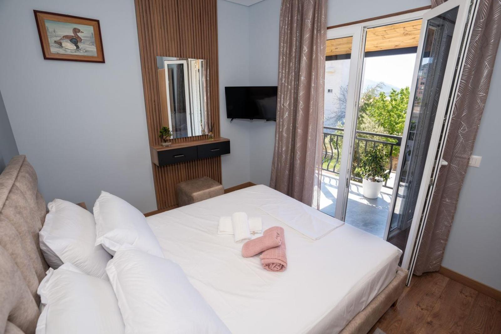 Roel Apartments Sarandë エクステリア 写真