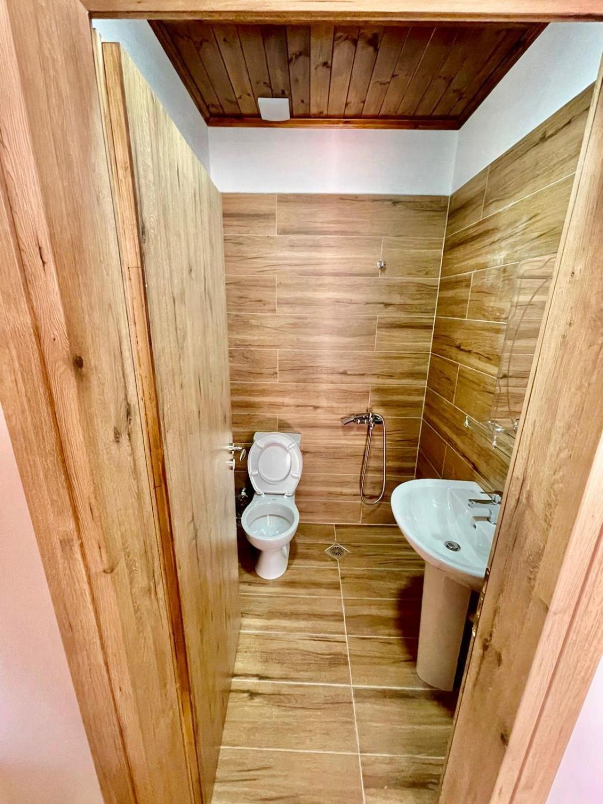 Roel Apartments Sarandë エクステリア 写真
