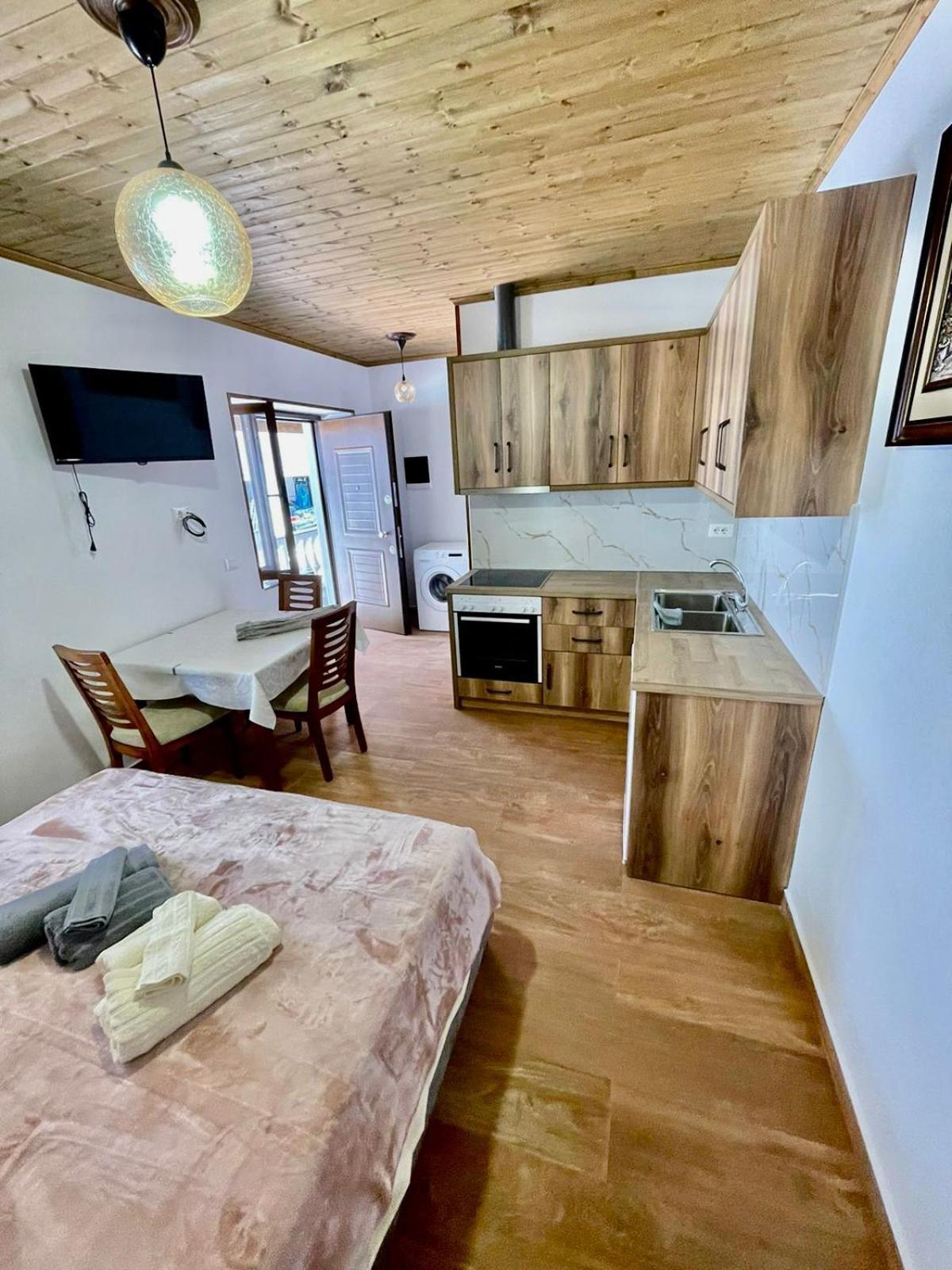 Roel Apartments Sarandë エクステリア 写真